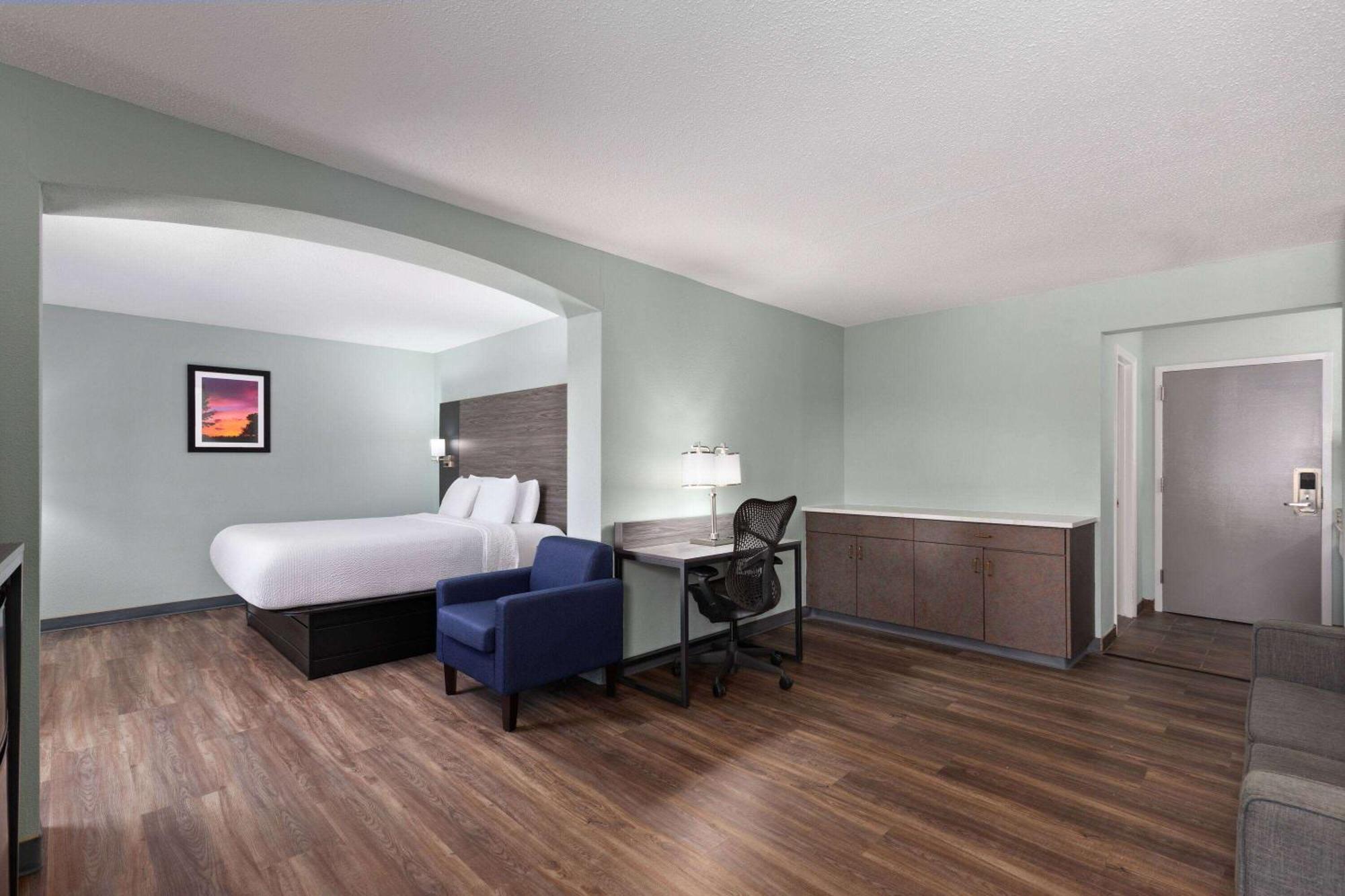 Baymont By Wyndham Creedmoor Hotel ภายนอก รูปภาพ