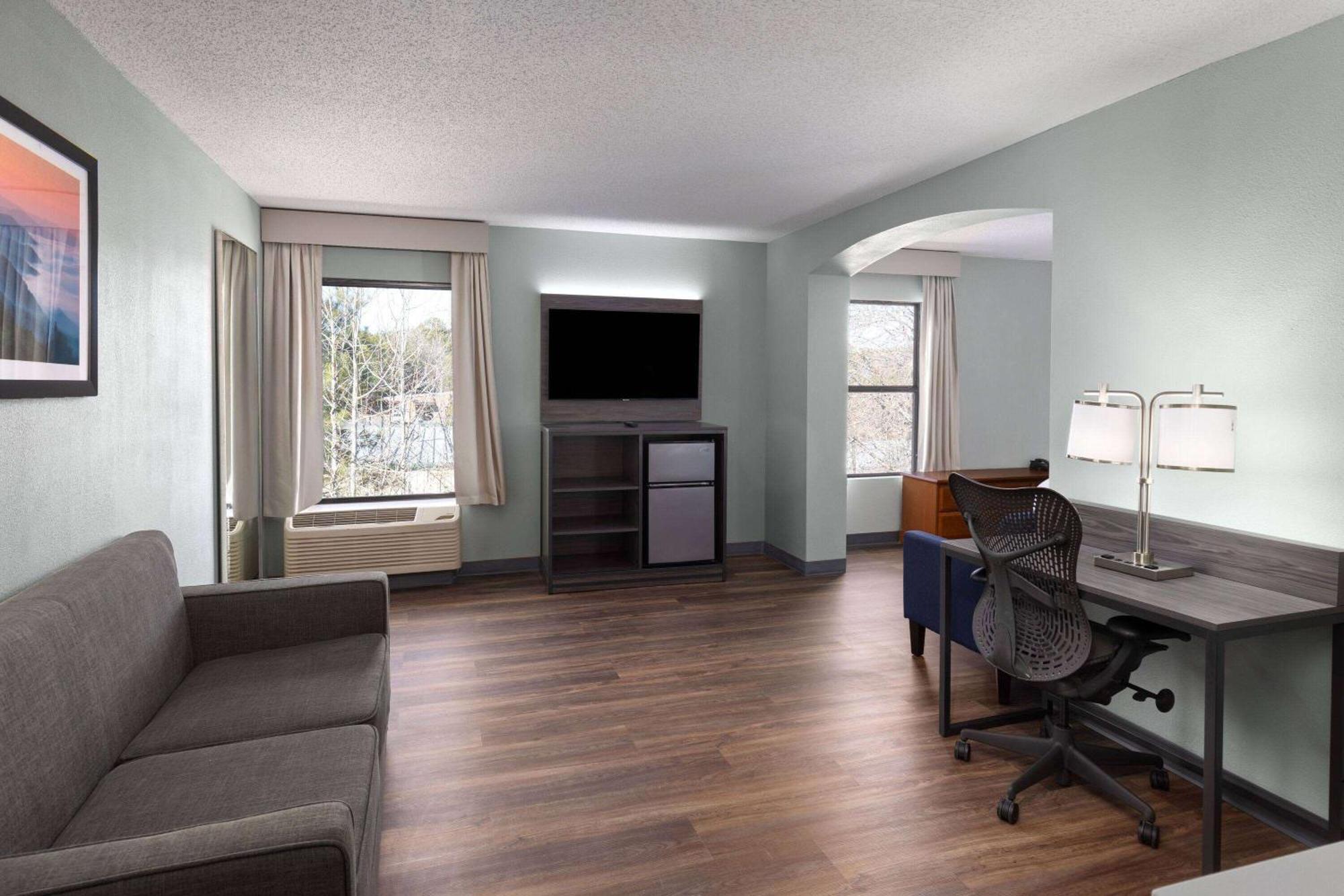 Baymont By Wyndham Creedmoor Hotel ภายนอก รูปภาพ
