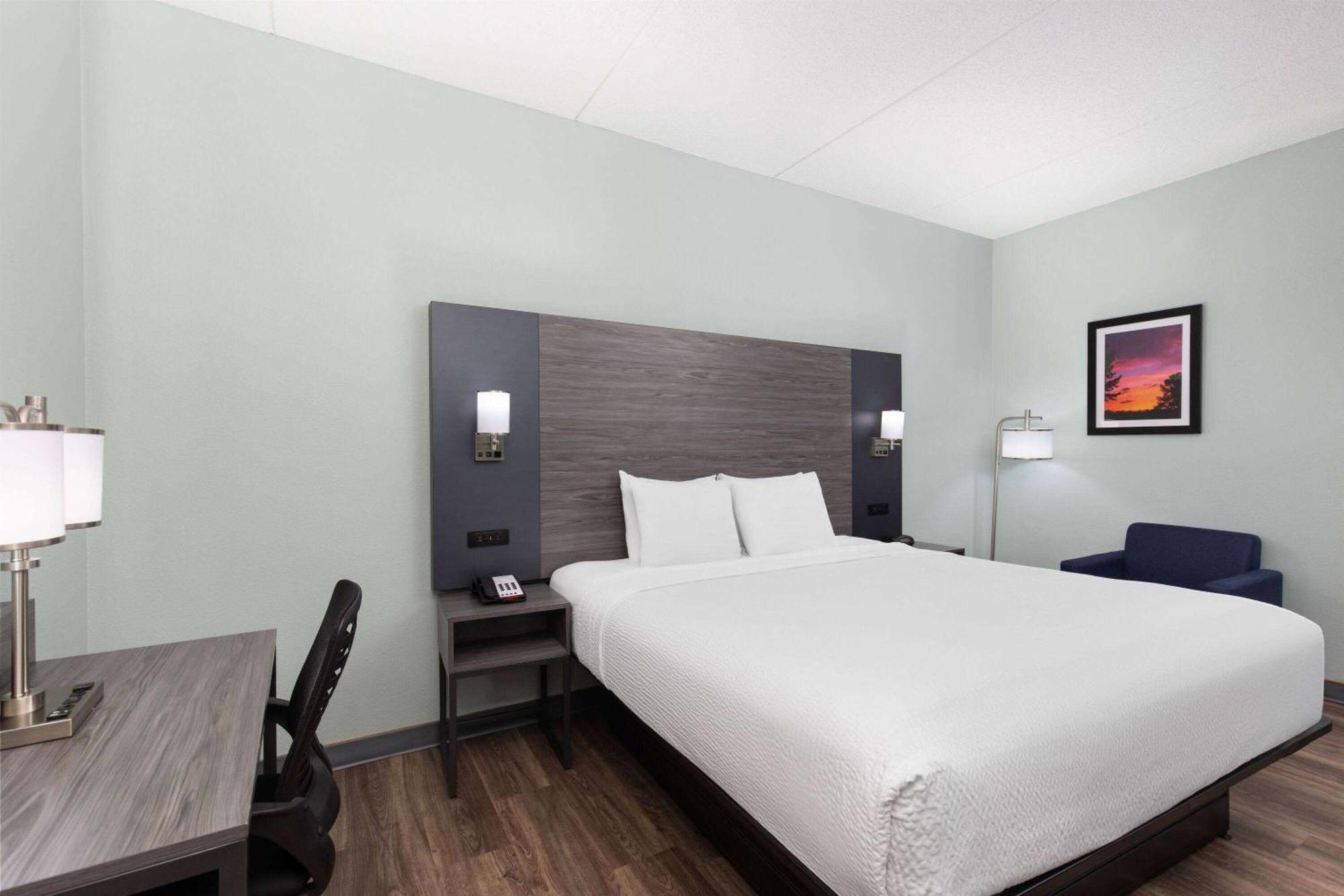 Baymont By Wyndham Creedmoor Hotel ภายนอก รูปภาพ