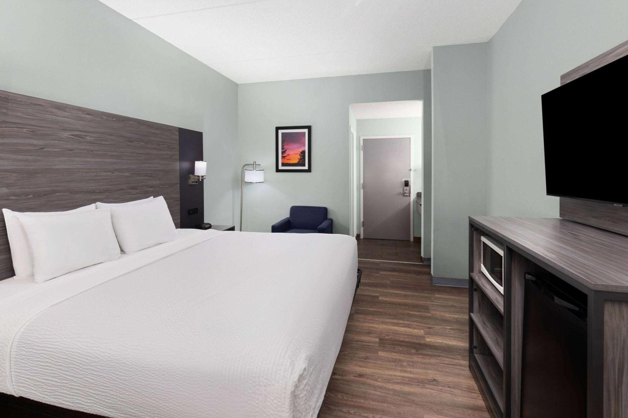 Baymont By Wyndham Creedmoor Hotel ภายนอก รูปภาพ