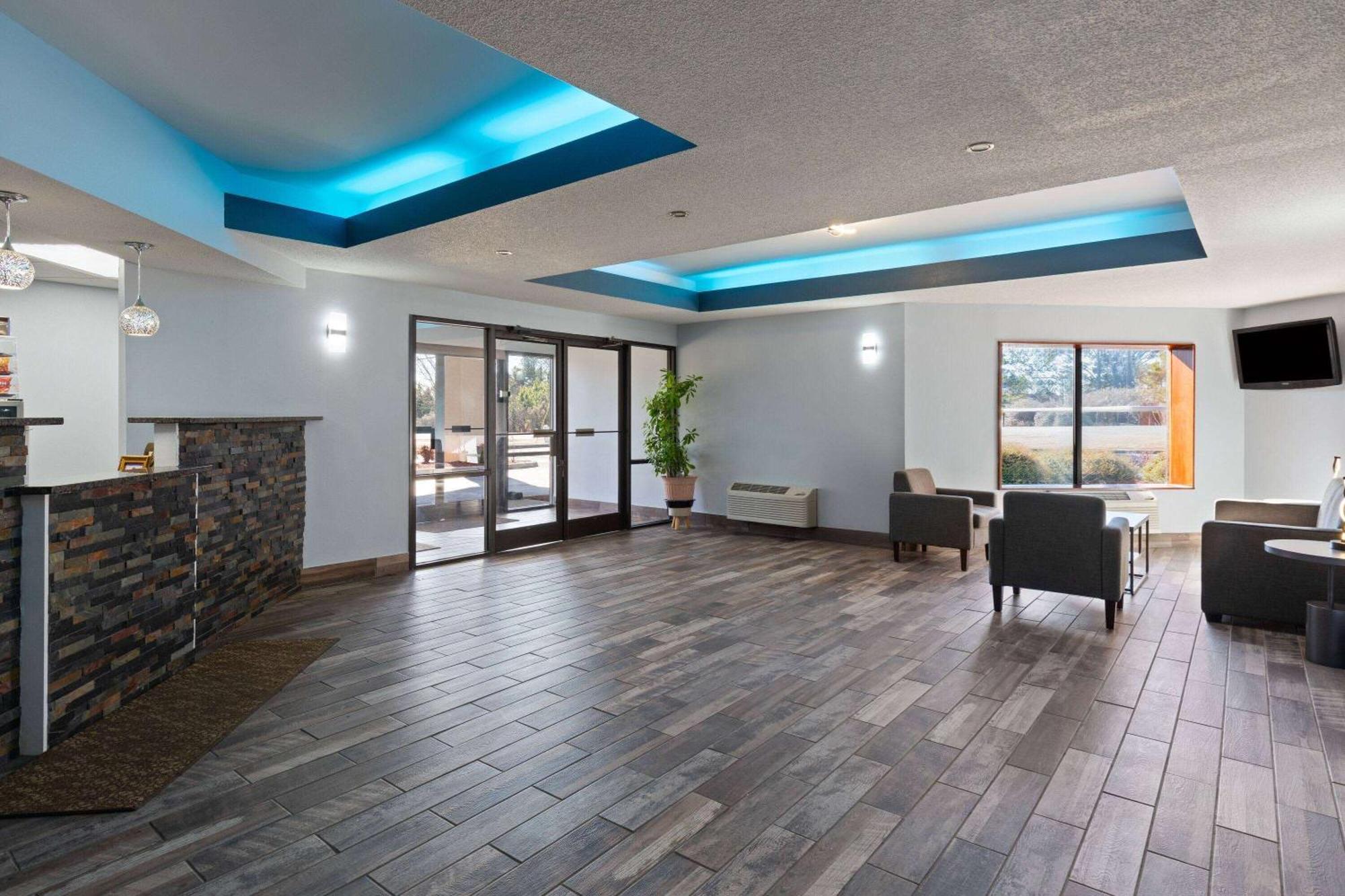 Baymont By Wyndham Creedmoor Hotel ภายนอก รูปภาพ