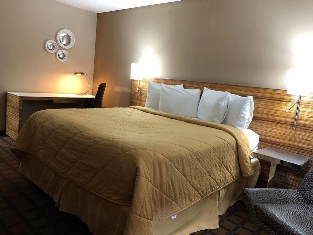 Baymont By Wyndham Creedmoor Hotel ภายนอก รูปภาพ